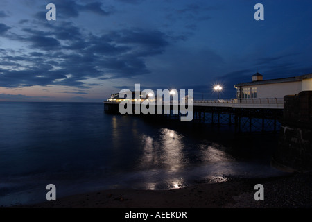 Cromer Pier in der Nacht. Stockfoto