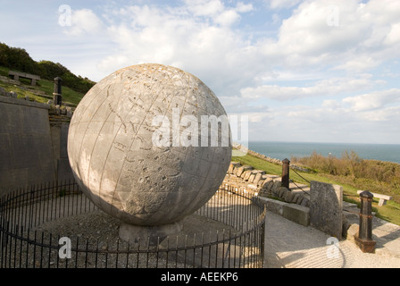 Der große Globus aus Portland-Stein im Durlston Country Park Swanage Dorset England UK Stockfoto