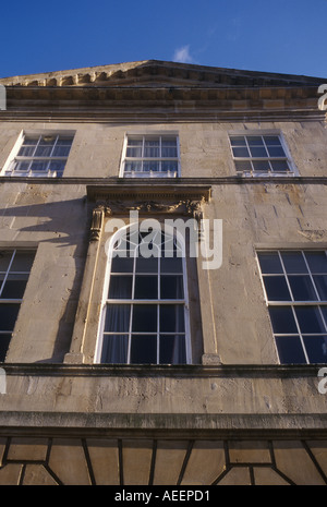 Großen Pulteney Street Bath England Blick hinauf Fassade georgischen Steinterrasse Architekt Thomas Baldwin C 1788 Stockfoto