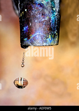 Tropfenden Wasserhahn Innenraum Detail Gehäuse Wales Stockfoto