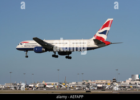 British Airways Boeing 757-200 am Flughafen Lissabon landen Stockfoto