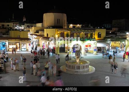 Quadratische Hippokrates bei Nacht, die alte Stadt von Rhodos Insel Rhodos Griechenland Stockfoto