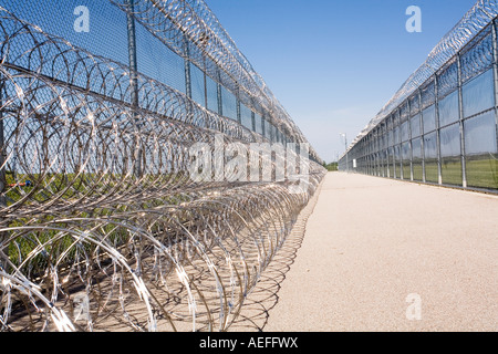 Umzäunung um die maximale Sicherheit Tecumseh State Correctional Institution Nebraska USA Stockfoto