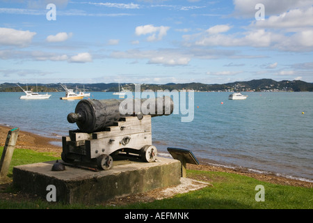 Alte Kanone 1847 auf am Strand Vorland über Bucht Russell "Bay of Islands" Northland North Island neue Zeala zeigt Stockfoto