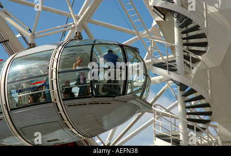 Passagier-Kapsel auf dem London Eye, Southbank, London Stockfoto