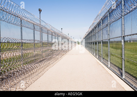 Umzäunung um die maximale Sicherheit Tecumseh State Correctional Institution Nebraska USA Stockfoto