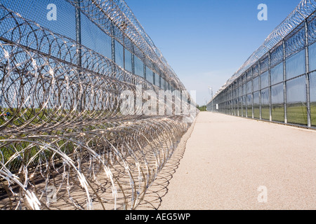 Umzäunung um die maximale Sicherheit Tecumseh State Correctional Institution Nebraska USA Stockfoto