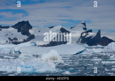 Eisberg entlang der westlichen Antarktischen Halbinsel Antarktis Southern Ocean Stockfoto