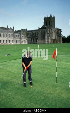 Great Britain Hilton Abbas Dorset Mann Golfen am Golfplatz an der Universität Stockfoto