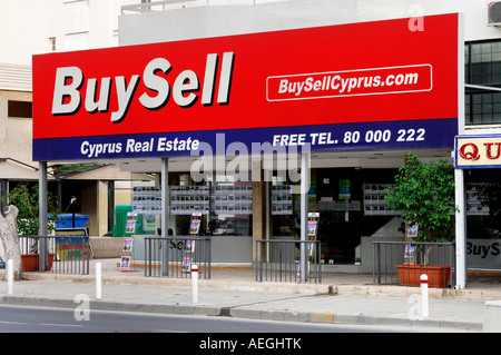 BuySell Zypern Immobilien Agentur Schild Stockfoto