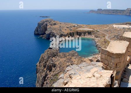 Die Ansicht von Lindos Bay von der Akropolis griechische Insel Rhodos Griechenland Stockfoto