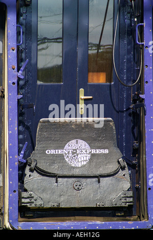 Hinteren Türen des orient express Luxus Zug Wagen Wagen. Stockfoto