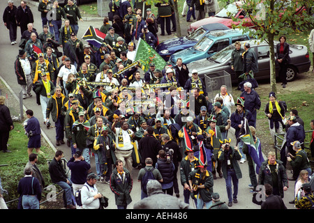 Südafrika-Rugby-Fans kommen für ein Länderspiel gegen in Twickenham London England UK Stockfoto