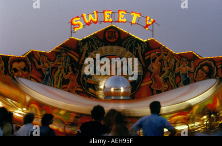 Karussell mit der Oktoberfest München in der Nacht, Deutschland, Europa in Bewegung. Foto: Willy Matheisl Stockfoto