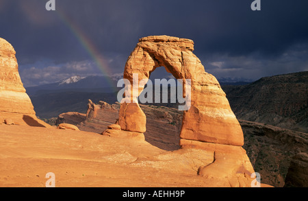 Eine Ansicht der Delicate Arch ein Sandstein Bogen im Hinterland von Bögen auf dem Colorado-Plateau, Arches National Park, Utah. Stockfoto