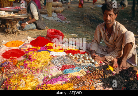 Verkauf Schmuck und Tilak Pulver, Stall, Sonepur Mela, Sonepur, Bihar, Indien Stockfoto