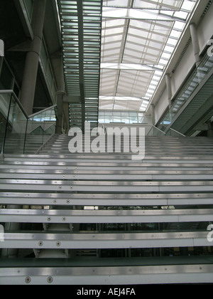 Glastreppen, Maison Carre D'Art, Nimes, Frankreich, Architekt Sir Norman Foster Stockfoto