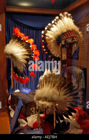 Historische Darstellung des indischen Headresses an der Oregon hohe Wüste Museum Henry J Casey Hall of Palteau Indianer Central Oregon Stockfoto