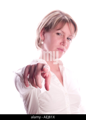 Blonde Frau zeigt ihre finger Stockfoto