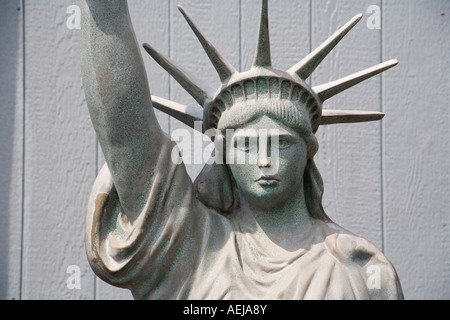 Freiheitsstatue, mannshohen Figur vor einem Internat, Manhattan, New York, USA Stockfoto