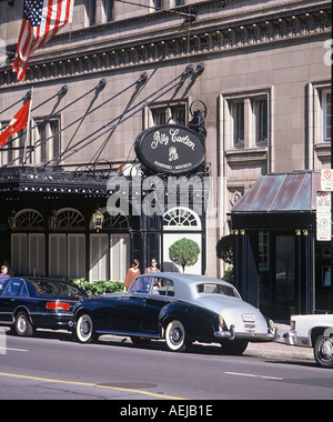 Auto vor dem Hotel Ritz-Carlton auf Sherbrooke Straße Montreal Quebec Kanada Stockfoto