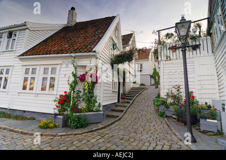 Schmale Gasse im malerischen alten Stadt von Stavanger, Rogaland, Norwegen, Skandinavien, Europa Stockfoto