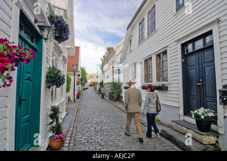 Schmale Gasse im malerischen alten Stadt von Stavanger, Rogaland, Norwegen, Skandinavien, Europa Stockfoto