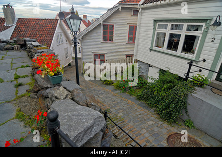 Schmale Gasse im malerischen alten Stadt von Stavanger, Rogaland, Norwegen, Skandinavien, Europa Stockfoto