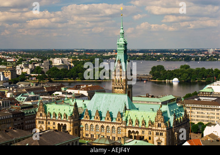 Zeigen Sie über Hamburger Rathaus, Außenalster, Hamburg, Deutschland an Stockfoto