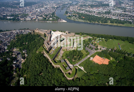 Die Burg Ehrenbreitstein mit das Deutsche Eck in Koblenz, Rhinleand-Pfalz, Deutschland, Europa Stockfoto