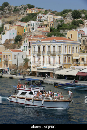 Der Hafen der Insel Symi in der Nähe von Rhodos, Griechenland, Europa Stockfoto