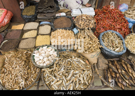 Markt-stand mit getrocknetem Fisch am Durbar Square, Kathmandu, Nepal Stockfoto