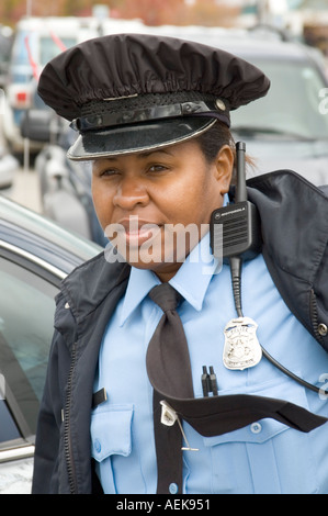 Porträt eines schwarzen weiblichen Polizisten Stockfoto