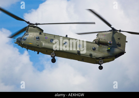 Chinook HC2 Unterstützung Hubschrauber am Flügel und Räder Display bei Dunsfold Surrey UK 2007 Stockfoto