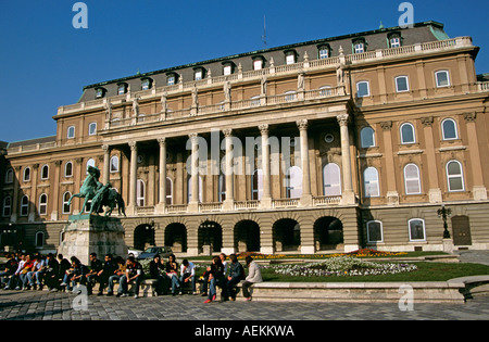 Schloss und Schlossanlage, Saint George Square, Außenhof, Castle Hill District, Budapest, Ungarn Stockfoto