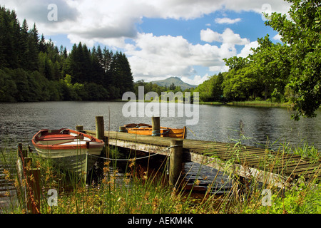 Kleines Loch Ard in der Nähe von Aberfoyle mit Ben Lomond im Hintergrund Stockfoto