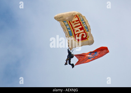 Die Tiger Freifall Fallschirm anzeigen Militärmannschaft an den Flügeln-Rädern anzeigen in Dunsfold Surrey UK 2007 Stockfoto