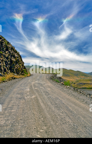 Hund im Himmel mit Feldweg über Hölle s Canyon National Recreational Area Oregon Sonne Stockfoto