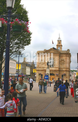 Das Rathaus in The Diamond, Coleraine, County Londonderry, Nordirland einkaufen Stockfoto