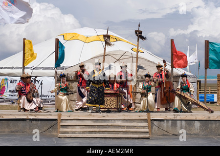 Gruppe von Sängerin Tänzerin in Nationaltracht Festival Dschingis Khan Mongolei Stockfoto