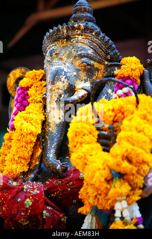 Ganesh-Statue und Schrein, Bangkok, Thailand Stockfoto