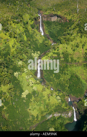 Wasserfälle in Waimea Canyon aus Luft Kauai HI gesehen Stockfoto