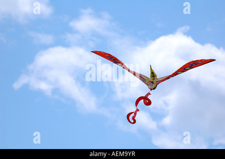 in den blauen Himmel mit Erfolg und Glück zu erreichen Stockfoto