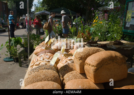 Brot Brot Brote Spezialität Brot. Home für einen Bauernmarkt "Queens Park 'North London UK 2007 2000 S HOMER SYKES Stockfoto