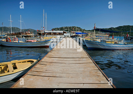 Ein Pier im Hafen von Ucagiz Dorf gegenüber Kekova Insel, Tukey Stockfoto