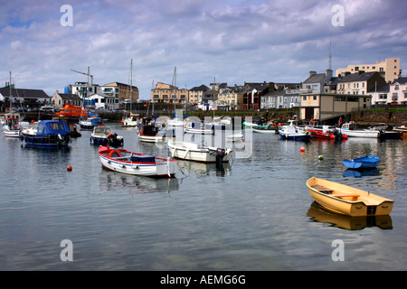 Boote vor Anker in Portrush Harbour, County Antrim, Nordirland Stockfoto