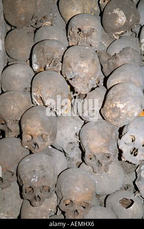 San Francisco Barockkirche und Kloster, menschliche Schädel in den Katakomben, Lima, Peru Stockfoto