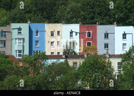 Bristol terrassenförmig angelegten älteren Stil Farbe gewaschen Wohnungen in der Nähe der Ostsee Wharf Stockfoto