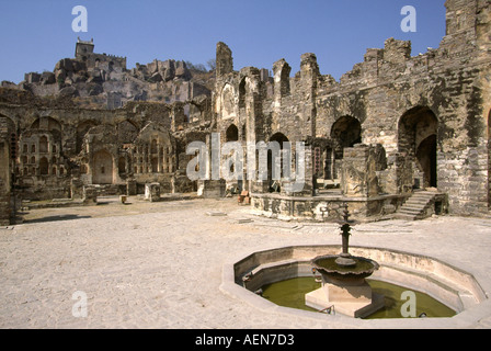 Indien Andhra Pradesh Hyderabad Golconda Fort Durbar Hall aus dem Rani Mahal Brunnen Stockfoto