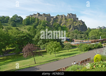 Edinburgh Castle von Princes Street Gardens Edinburgh Schottland gesehen Stockfoto